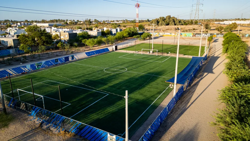 Cancha de fútbol de Tu Parque TSM al atardecer